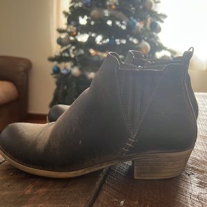 Sophia Taylor Brown booties size 8